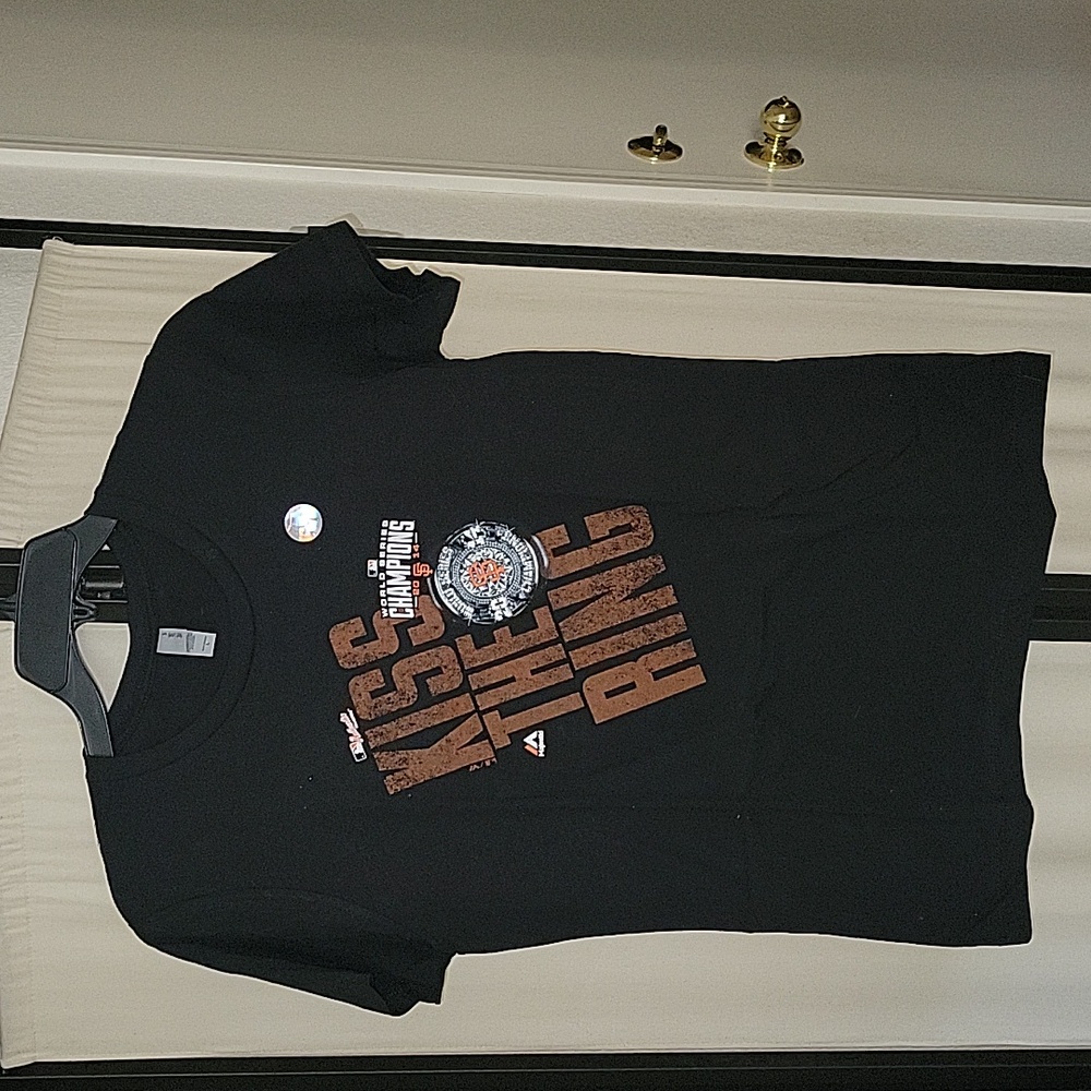 San Francisco Giants  T-Shirt L Black Kiss The Ring World Series Champions